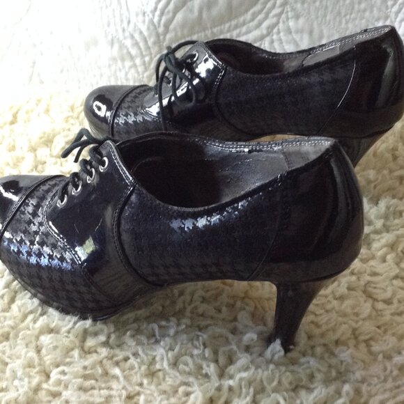 Anne Klein Patented Leather "7" Houndstooth pattern, Whimsigoth, Steampunk Chic - Picture 3 of 6